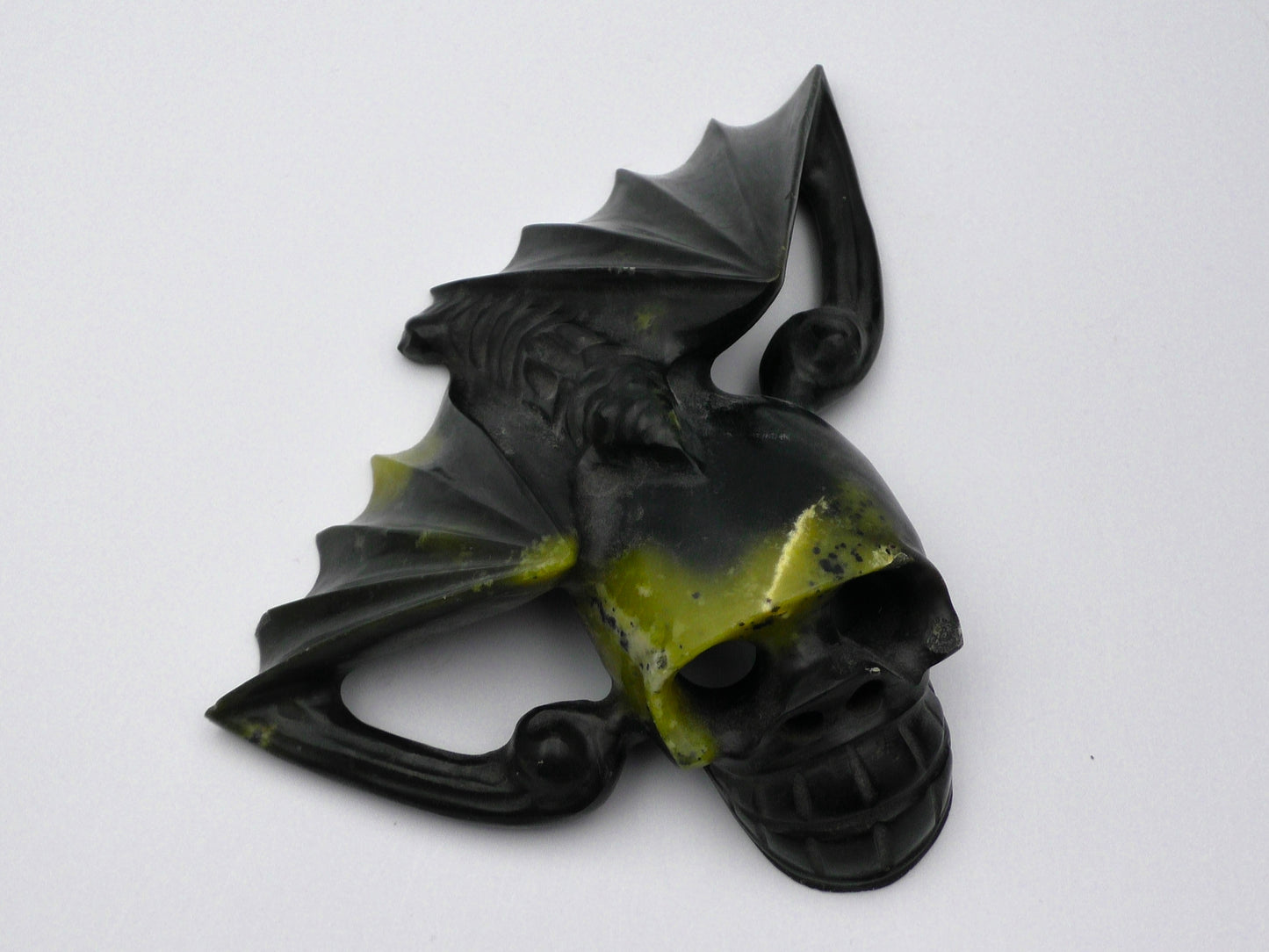 JADE SKULL WITH BAT